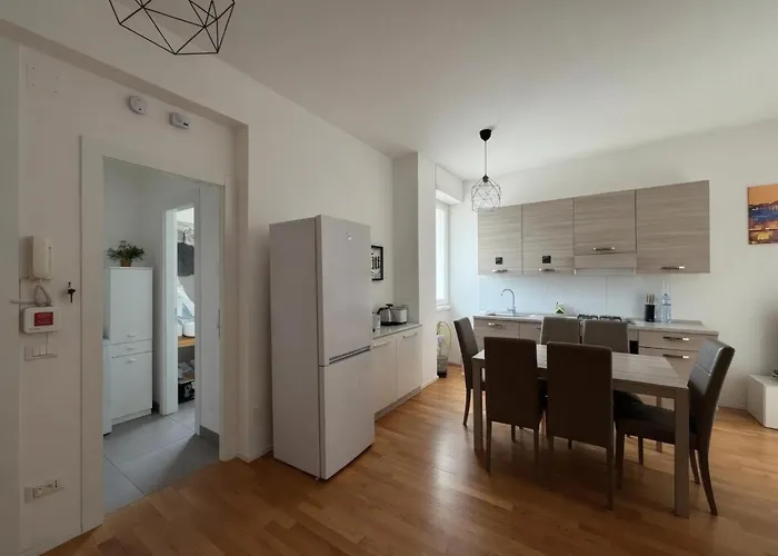 Modern Near Tiburtina Station By Rhr Apartment Rom